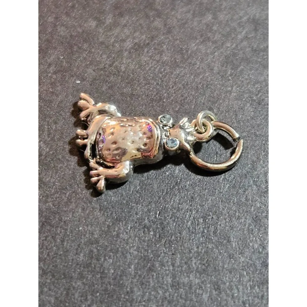 Silver tone frog pendant charm - Picture 5 of 9